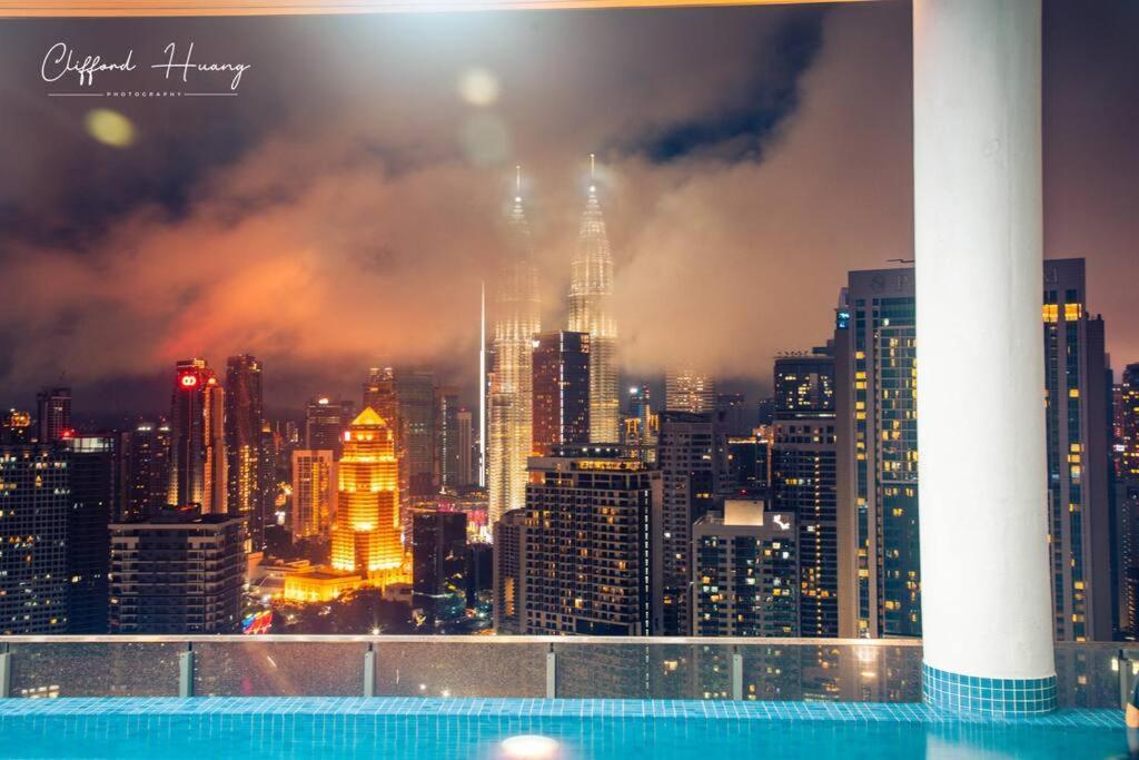 The Colony By Infinitum Best Pool View Klcc Trx Merdeka 118 Kl Tower كوالالمبور المظهر الخارجي الصورة