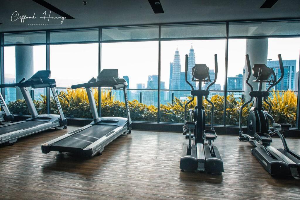 The Colony By Infinitum Best Pool View Klcc Trx Merdeka 118 Kl Tower كوالالمبور المظهر الخارجي الصورة