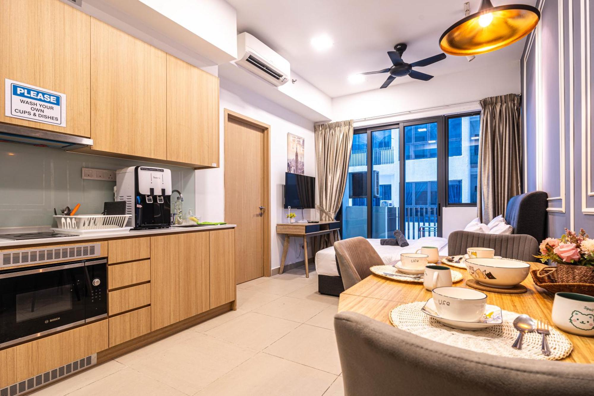 The Colony By Infinitum Best Pool View Klcc Trx Merdeka 118 Kl Tower كوالالمبور المظهر الخارجي الصورة